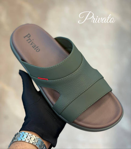 Privato slippers for men soft quality  with box and paper bag size available (40to46) 6to12) 
170 dhs🗽

Zain59
♥️♥️♥️