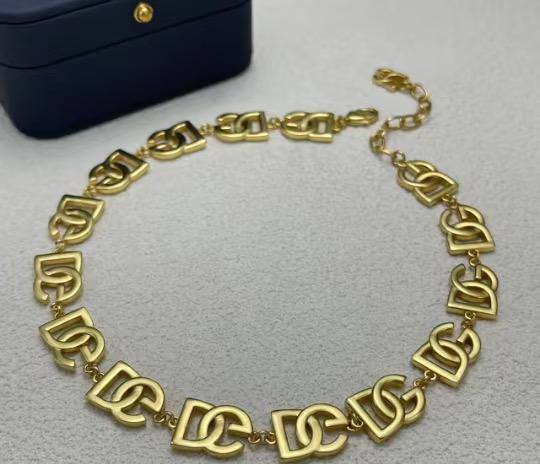 D&G💥*
Necklace ❣️
Breslat 🦋
Master quality 💯
With normal boxes 📦 
And paper bag 🛍️
130 dhs✅

Zain216
♥️♥️♥️