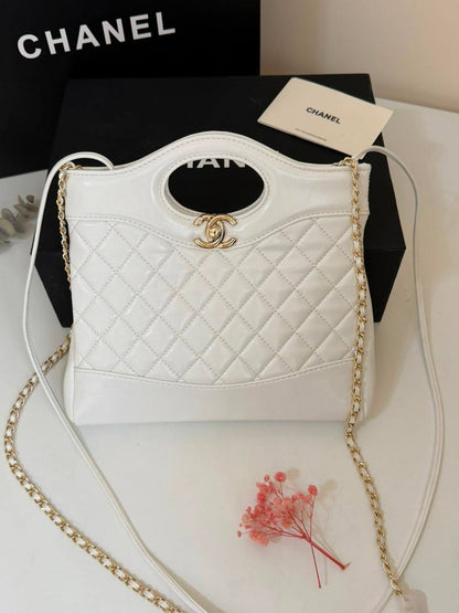 Chanel

230 dhs🇦🇪🇦🇪

Zain134
♥️♥️♥️