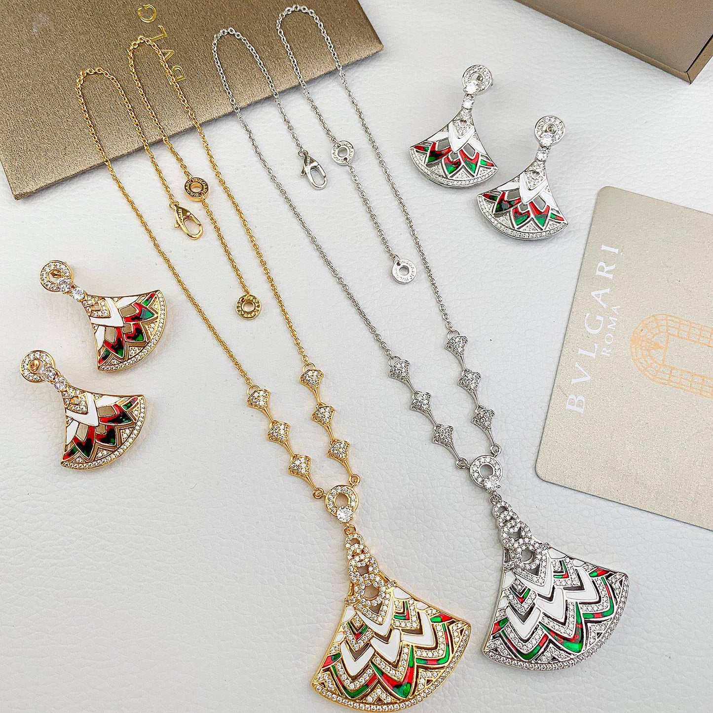 BVLGARI SET💫✨
NECKLACE & EARRINGS
160 DHS👑
WITH SMALL BOX AND PAPER BAG 🛍️🛍️

Zain89
♥️♥️♥️