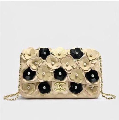 CHANEL 

COPY ONE NEW CAME 
WITH BOX 
🎁🎁🎁

135 dhs❣️

Zain39
♥️♥️♥️