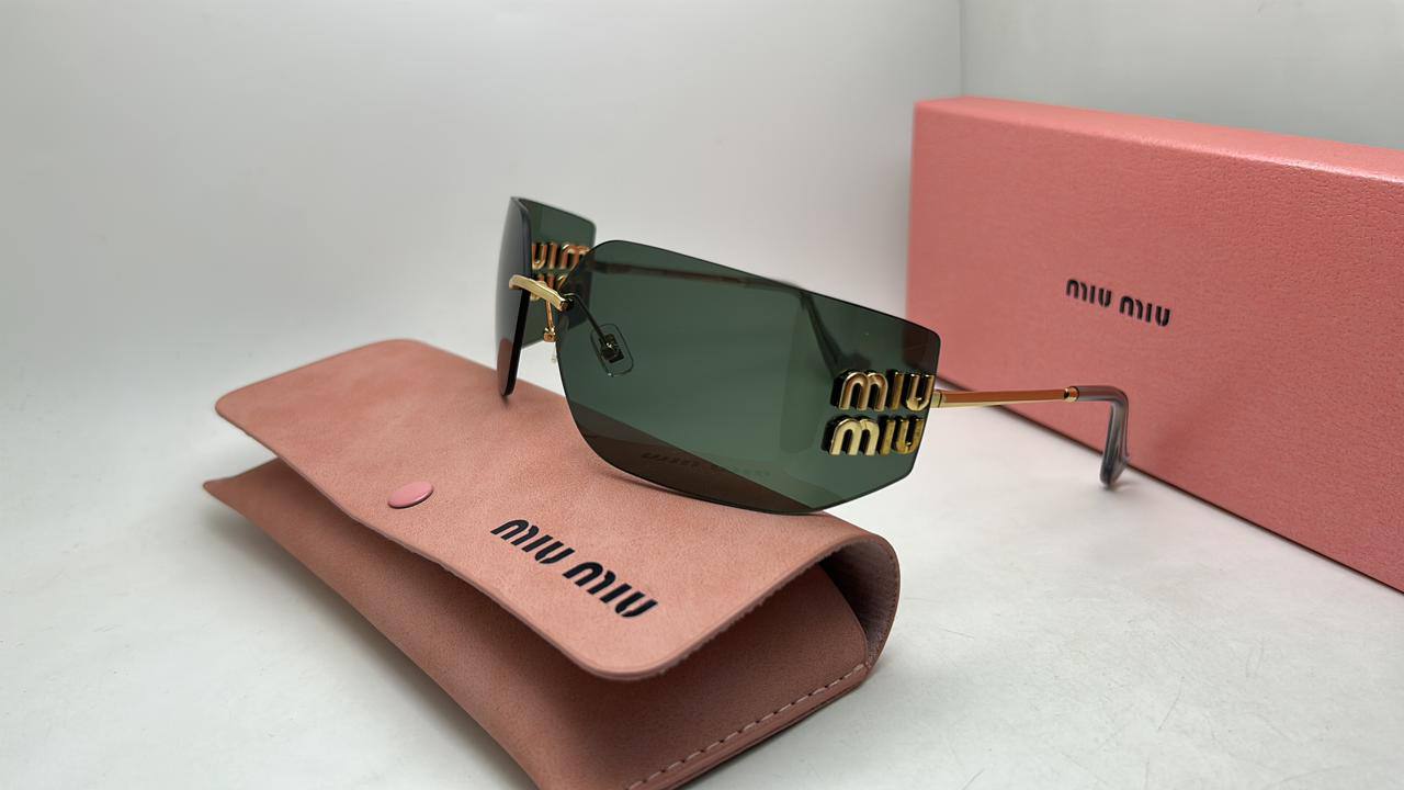 Miu Miu

master quality 
180 dhs✅

Zain126
♥️♥️♥️