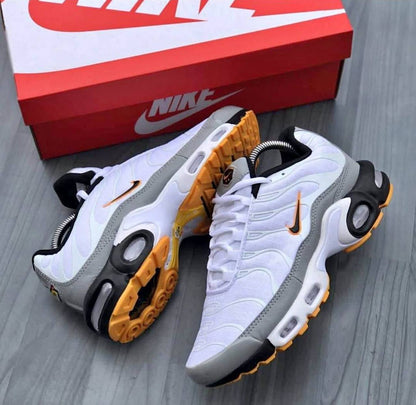 NIKE
Size 40 to 45 
120 dhs✅

Zain183
♥️♥️♥️
