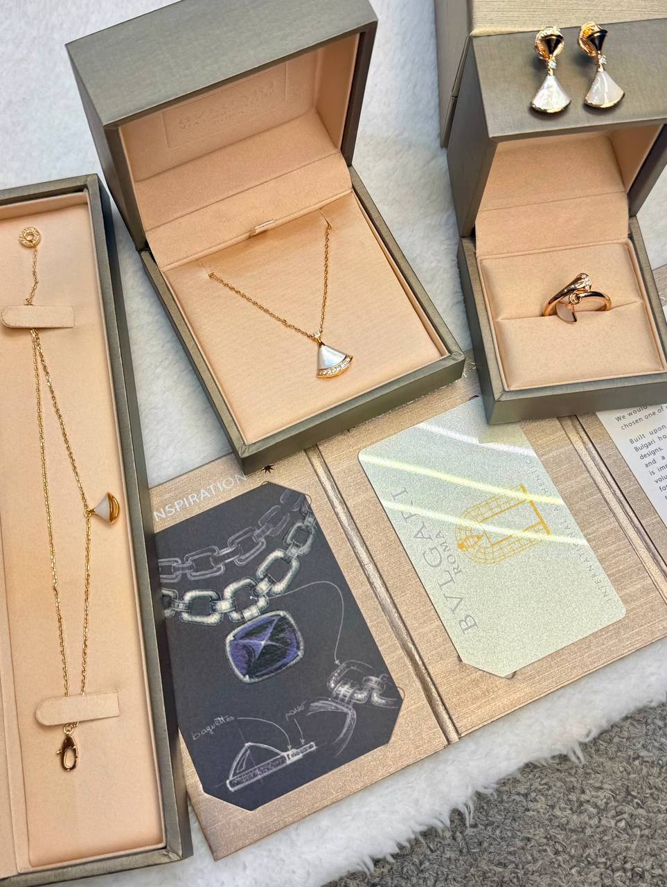 Bvlgari Set
Master +++
For Price 👇 WhatsApp✅
0568585901 
0507557372
0552275751 Owner Zain 👌

Zain209
♥️♥️♥️
