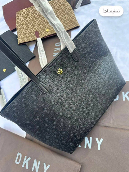 DKNY
100 dhs❣️
SIZE：50cm
good-quality with zipper 

Zain35
♥️♥️♥️