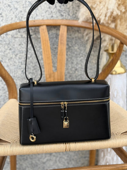 Available again✨✨✨
MISS DIOR
22cm
280 dhs🪙🌨️
Top quality 
With box🎁

Zain167
♥️♥️♥️