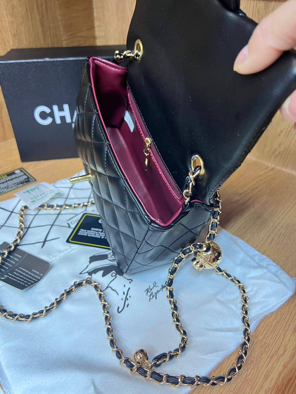 Chanel
With box 
🎁🎁🎁

95 dhs🪙💕

Zain50
♥️♥️♥️