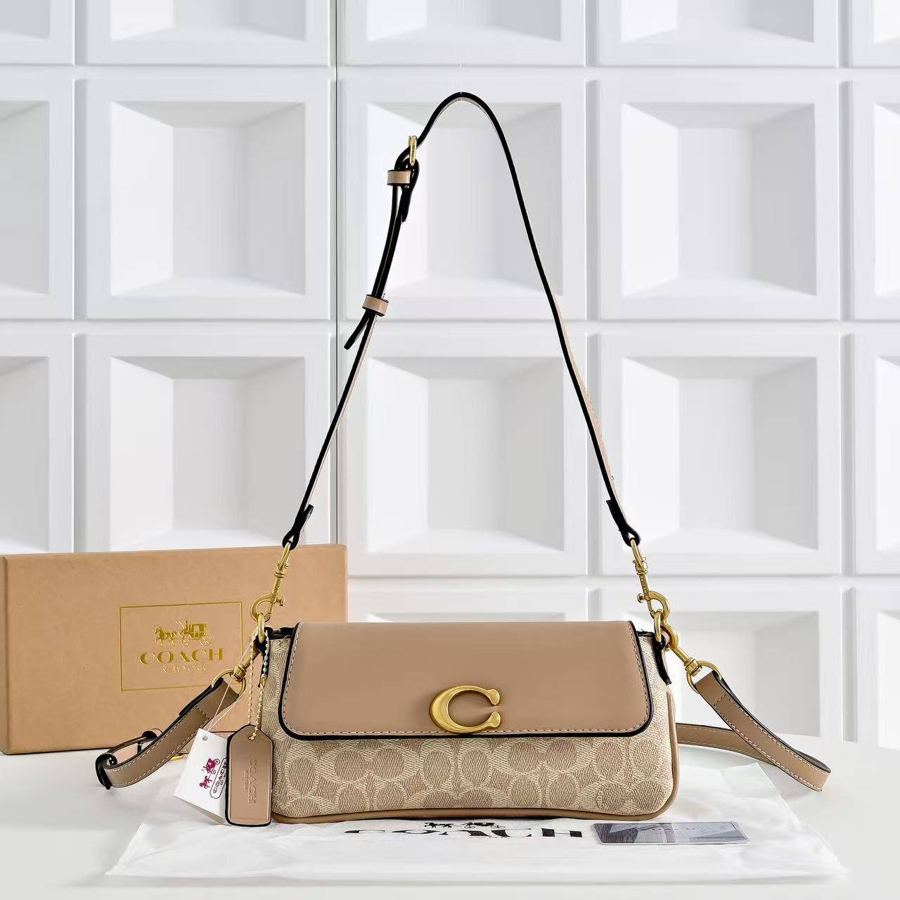 Coach
Withbox
95 dhs🇦🇪🇦🇪

Zain143
♥️♥️♥️