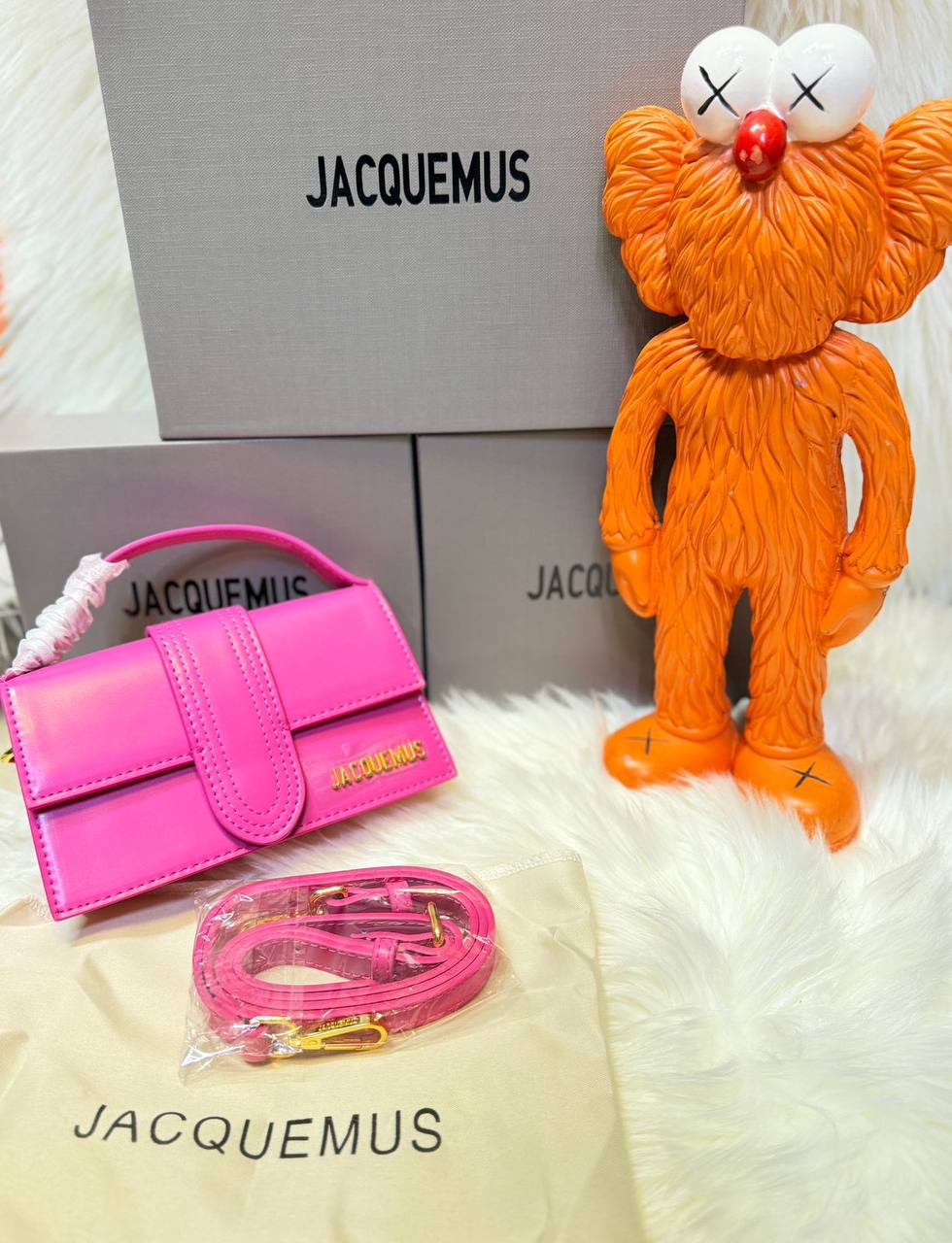 Jacquemus
good quality, comes with box, 
size. ..18 * 11 cm 
110 dhs✅

Zain12
♥️♥️♥️