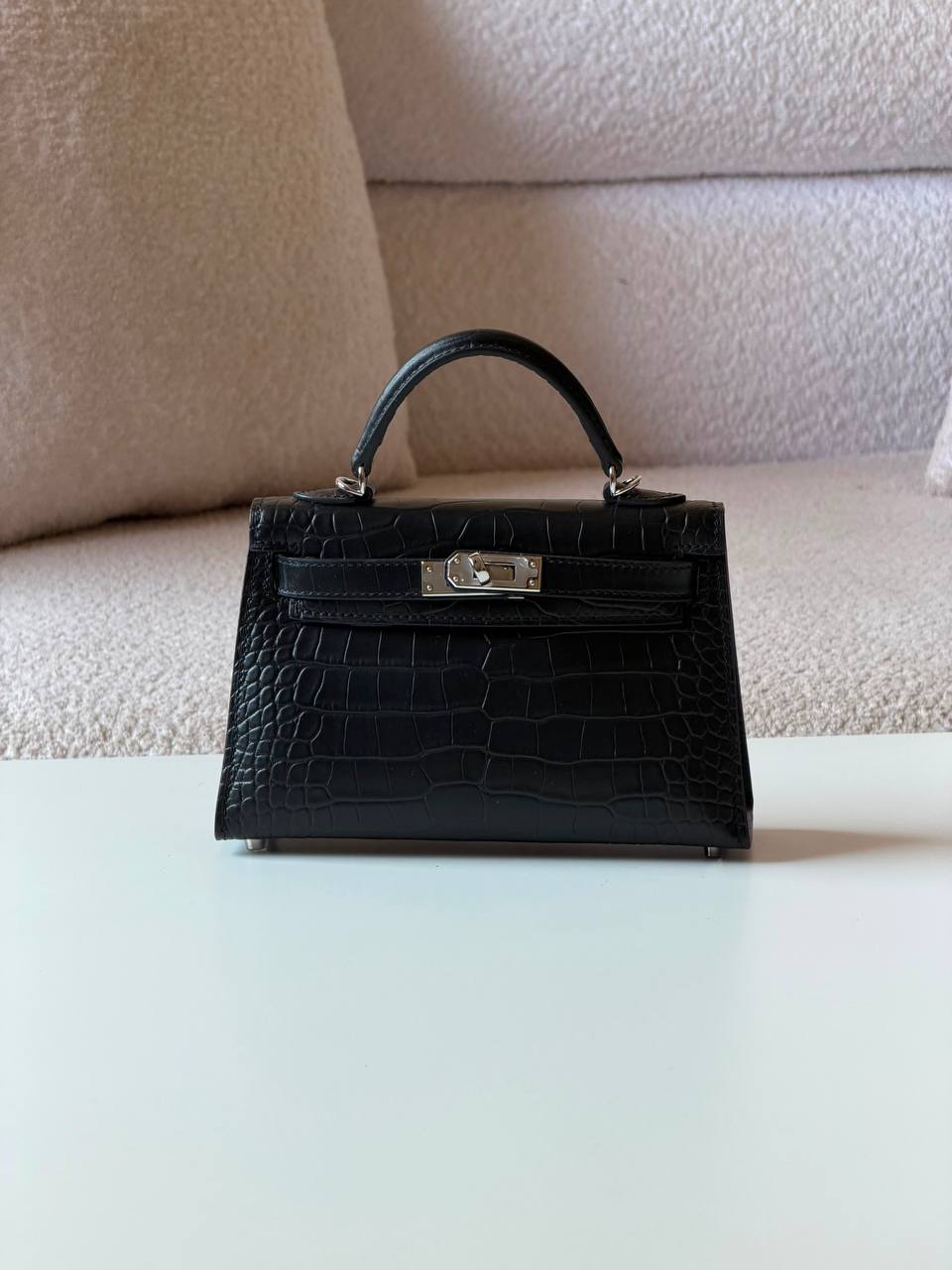 Hermes kelly croc 19cm💕master quality😍with box❤️
520 dhs💓

Zain52
♥️♥️♥️