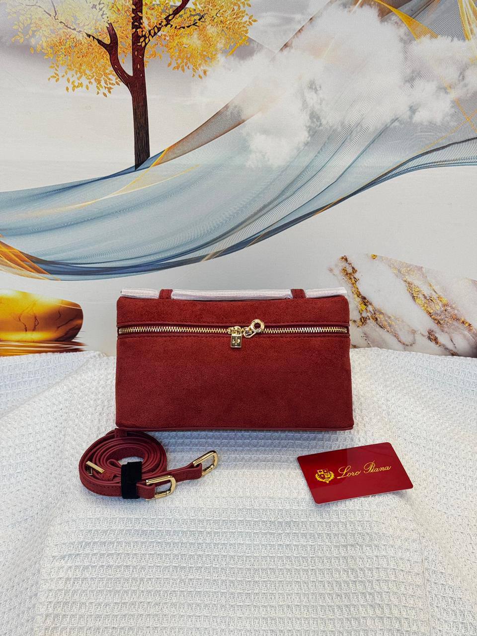 LORO PIANA
Best quality 

with box
🎁🎁🎁

80 dhs✅
size 19Cm

Zain290
♥️♥️♥️