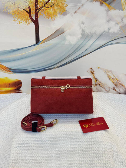 LORO PIANA
Best quality 

with box
🎁🎁🎁

80 dhs✅
size 19Cm

Zain290
♥️♥️♥️