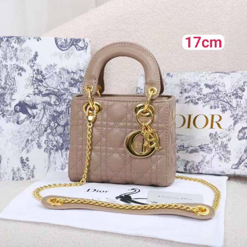 Dior
105 dhs✅
with box

Zain26
♥️♥️♥️