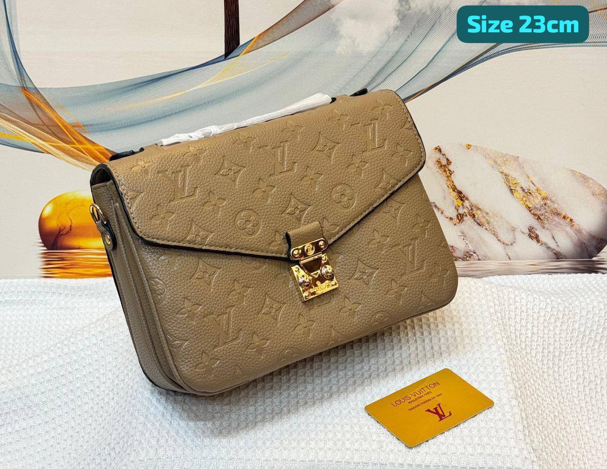LV

Good quality 

with box 
115 dhs🇦🇪🇦🇪

Zain186
♥️♥️♥️
