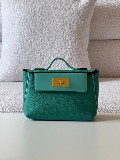 Hermes
23cm💥Master quality ✅with box📦
380 dhs🌺

Zain52
♥️♥️♥️