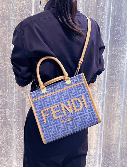 FENDI NEW CAME GOOD QUALITY 
MEDIUM SIZE 
110 dhs🇦🇪🇦🇪

Zain295
♥️♥️♥️