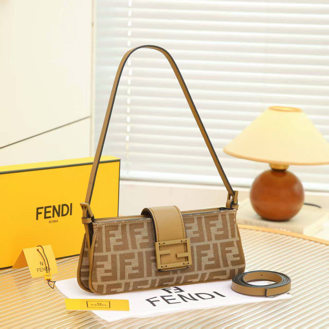 FENDI 
GOOD QUALITY 🔥
90 DHS✅
WITH BOX 📦 

Zain28
♥️♥️♥️