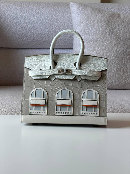 Hermes
 Birikin 25cm💕master quality😍with box❤️
750 dhs✅

Zain52
♥️♥️♥️