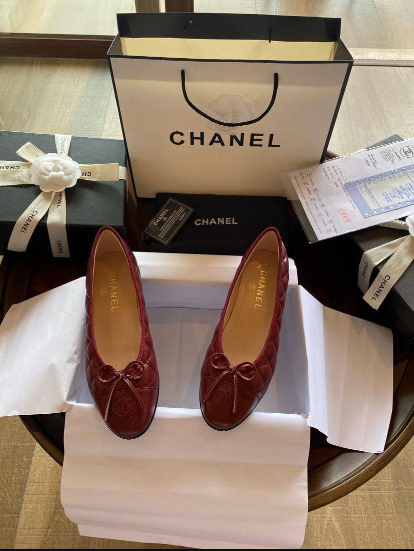 Chanel
Size 36 to 41 
140 dhs✅

Zain183
♥️♥️♥️