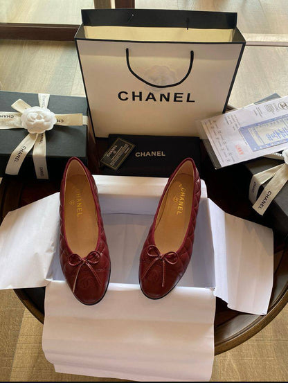 Chanel
Size 36 to 41 
140 dhs✅

Zain183
♥️♥️♥️