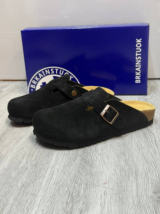 BRKAINSTUOK
LEATHER SLIPPER 
GOOD QUALITY 
*105 DHS*🪙🌨️
Size 36 to 41

Zain40
♥️♥️♥️