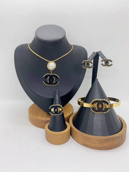 *Stainless steel SET 💯*
Necklace ❤️‍🩹
Earring 🍁
Breslat ❣️
Ring 💍 free size
With normal boxes 📦 
And paper bag 🛍️
45 dhs🪙🌨️

Zain216
♥️♥️♥️