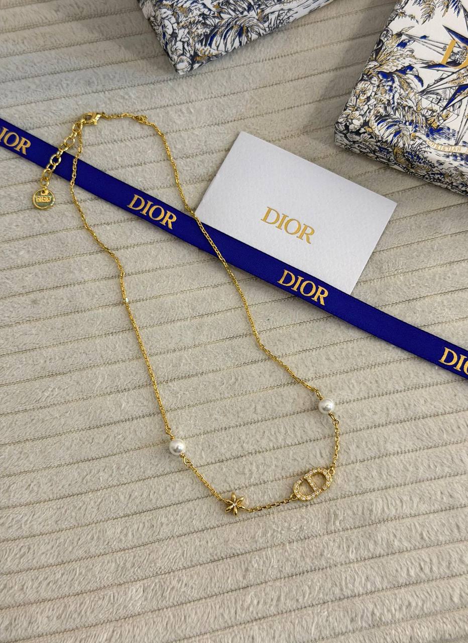DIOR 🤍
* ⁠↗️ *Super Master Quality ®️*⬆️
* DIOR Petit CD with Stone & Pearl PENDANT , EARINGS & BRACLET

*260 dhs✅* with *Normal* Box and Bag
*280 dhs✅* with *Orignal* Packaging 🎁

Zain209
♥️♥️♥️