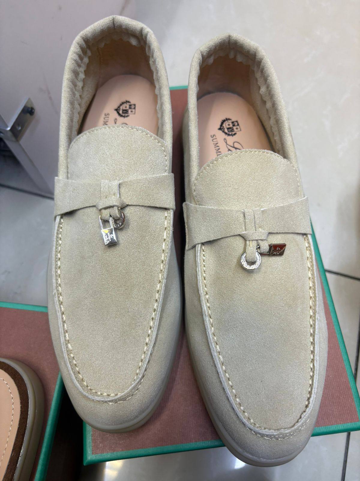 Loro Piana 
Size 36-41
130 dhs🪙🌨️

Zain145
♥️♥️♥️
