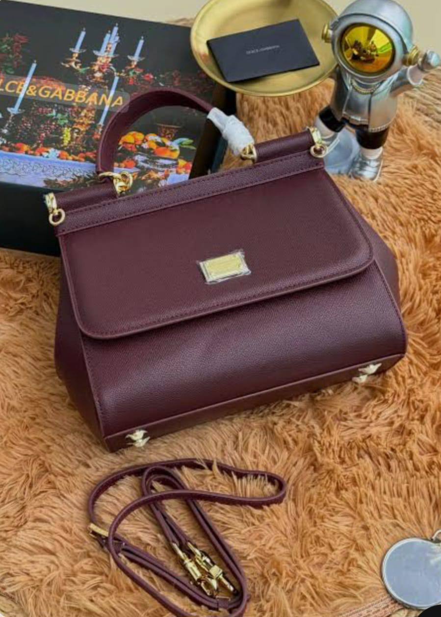 D&G
⚡21cm
⚡with box
110 dhs🇦🇪🇦🇪

Zain118
♥️♥️♥️