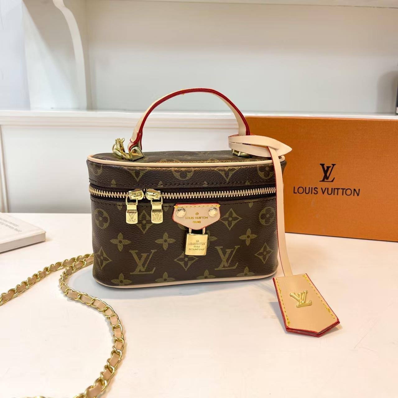 LV
90 dhs❣️

With box
🎁🎁🎁

Zain06
♥️♥️♥️