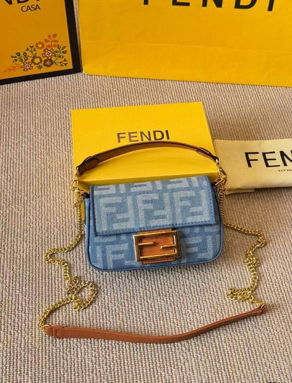 FENDI  
Mini Baguette
Master quality
18cm 

with box
🎁🎁🎁

190 dhs❤️


Zain95
♥️♥️♥️