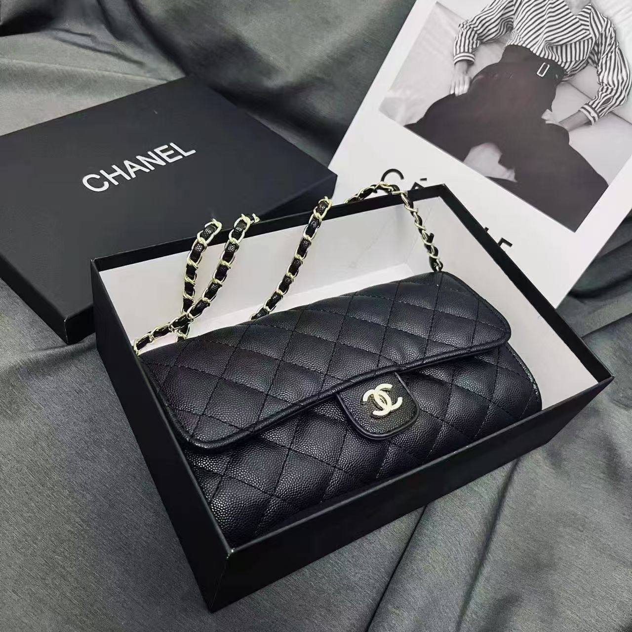 Chanel

with box
🎁🎁🎁

90 dhs❣️

Zain07
♥️♥️♥️