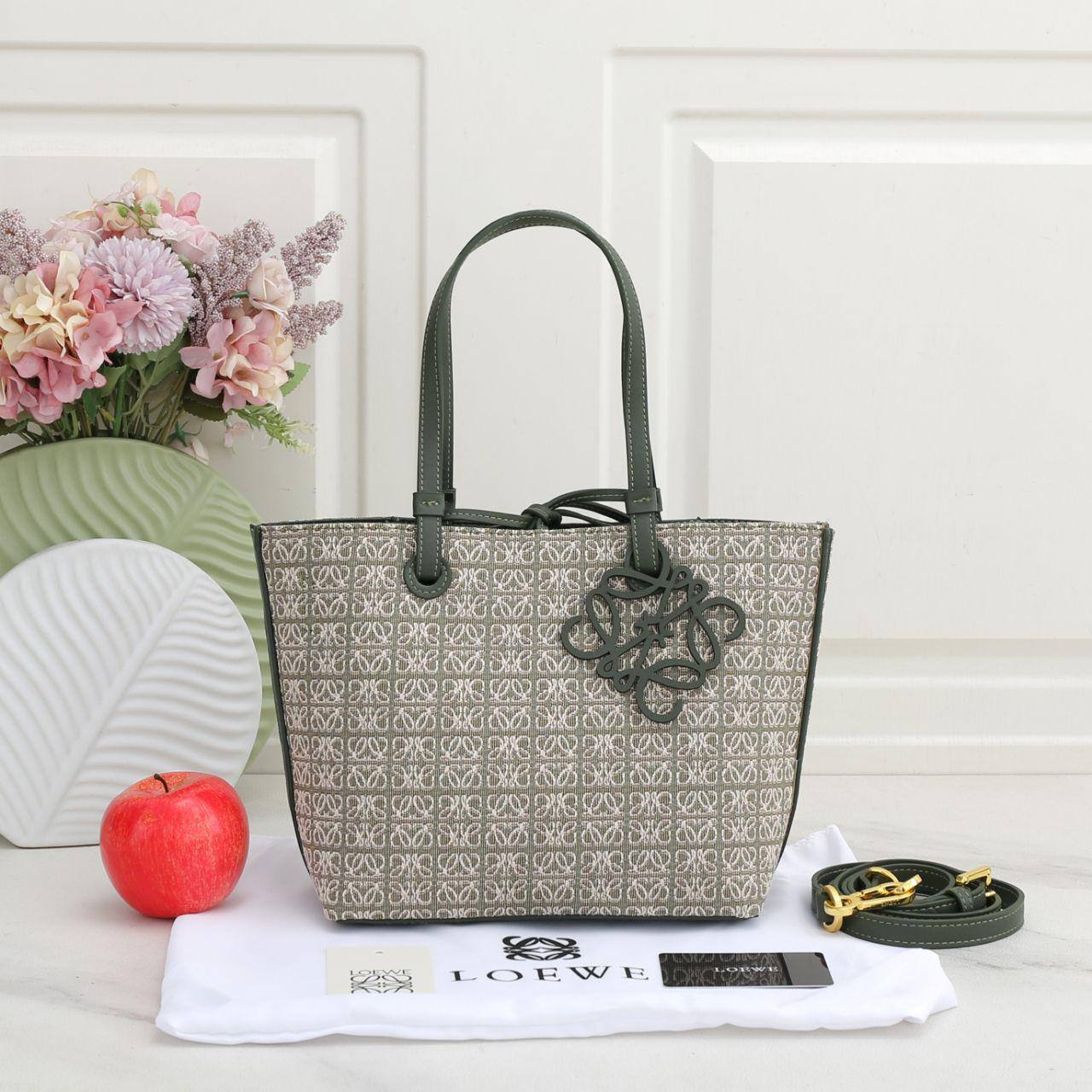 🌈 Loewe Tote
1⃣️First quality 
Size: 38 * 24.5 cm
90 dhs✅

Zain115
♥️♥️♥️