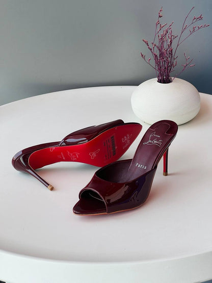 Christian Louboutin
𝑪𝒉𝒓𝒊𝒔𝒕𝒊𝒂𝒏 𝑳𝒐𝒖𝒃𝒐𝒖𝒕𝒊𝒏🤍❤️💛🖤
Size 36-41
_Super master high quality_🪡
470 dhs✅

Zain176
♥️♥️♥️