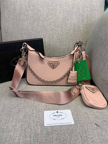 Prada

95 dhs✅

with box
🎁🎁🎁

Zain235
♥️♥️♥️