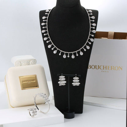 Master Quality 
NECKLACE 
BANGLE 
EARRING 
RING 
350 dhs🪙🖤 SET

WITH GOOD BOX AND PAPER BAG
🎁🎁🎁

Zain89
♥️♥️♥️