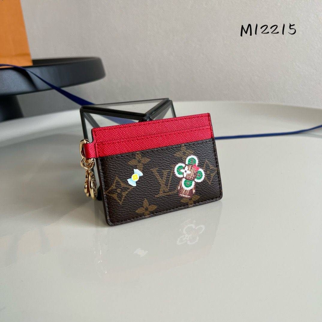 💞  LV 💞
💞*card holder*💞
320 dhs✅

Zain275
♥️♥️♥️