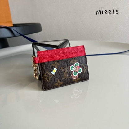 💞  LV 💞
💞*card holder*💞
320 dhs✅

Zain275
♥️♥️♥️