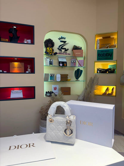 Dior
Master🌺🌺
280 dhs✅

Zain141
♥️♥️♥️