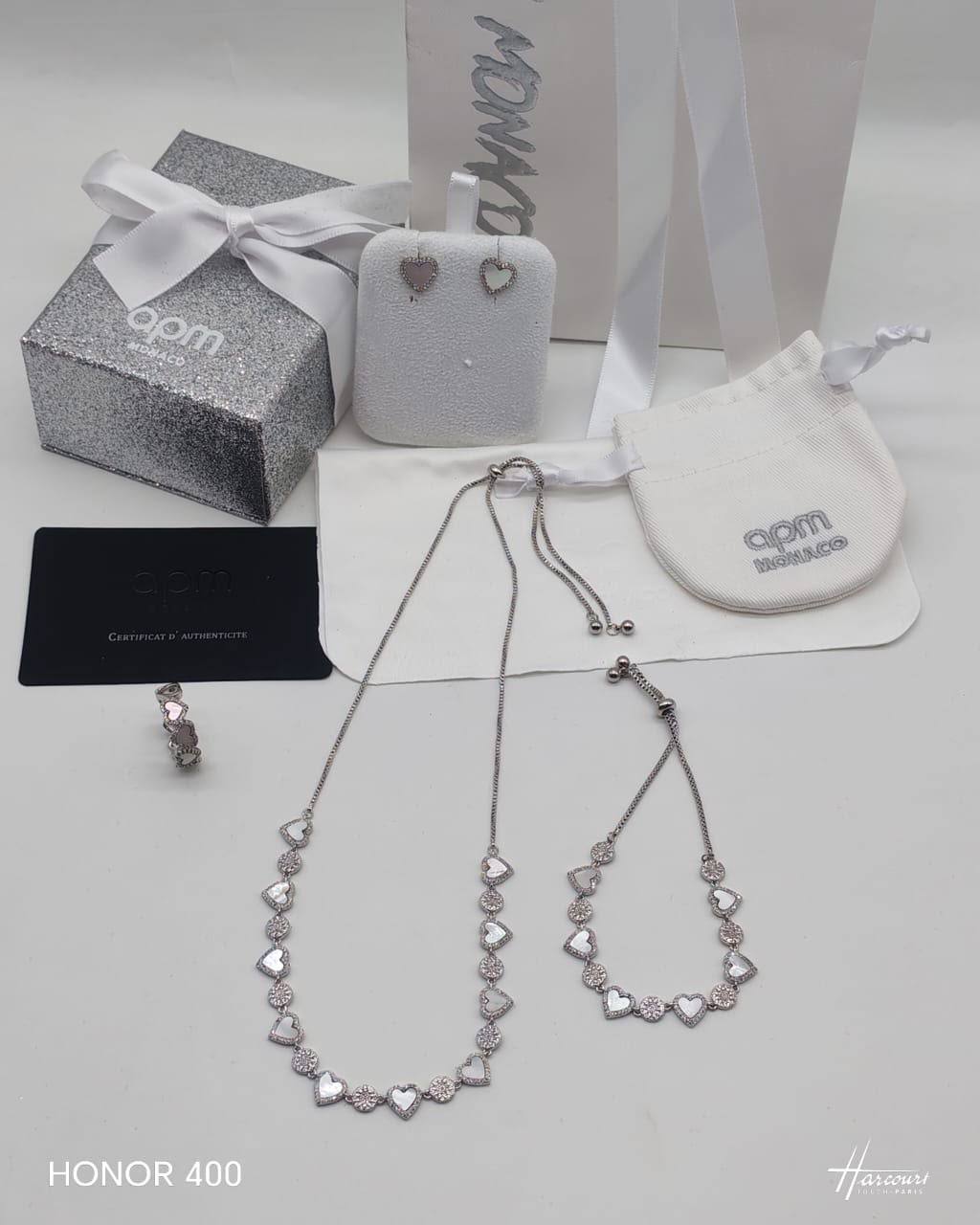 Apm

230 dhs🇦🇪 set apm 

40 dhs🇦🇪
box same in picture

Zain122
♥️♥️♥️