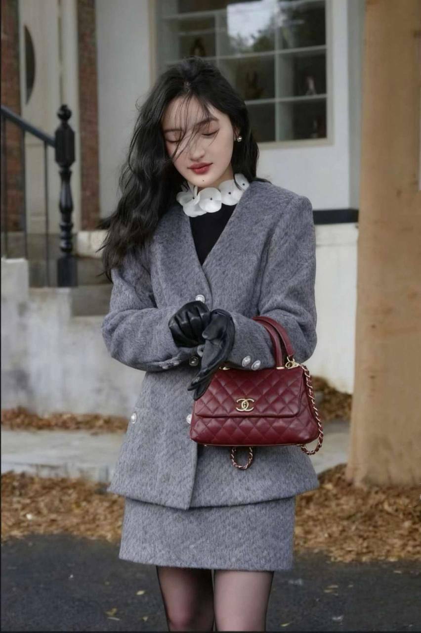CHANEL 
 GOOD QUALITY WITH MAGNETS BOX 🎁
110 dhs✅

Zain295
♥️♥️♥️