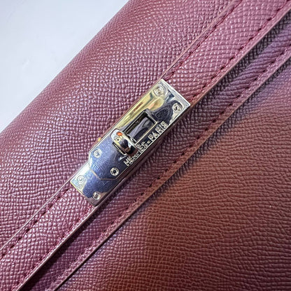 Hermes

good quality
with box🎁🎁🎁

95 dhs✅

Zain295
♥️♥️♥️