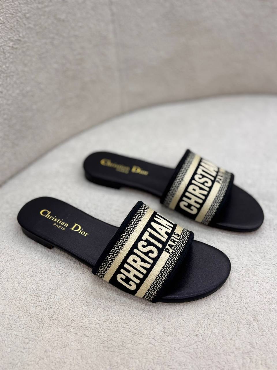Dior  
100 dhs✅
Size 36-42

Zain55
♥️♥️♥️