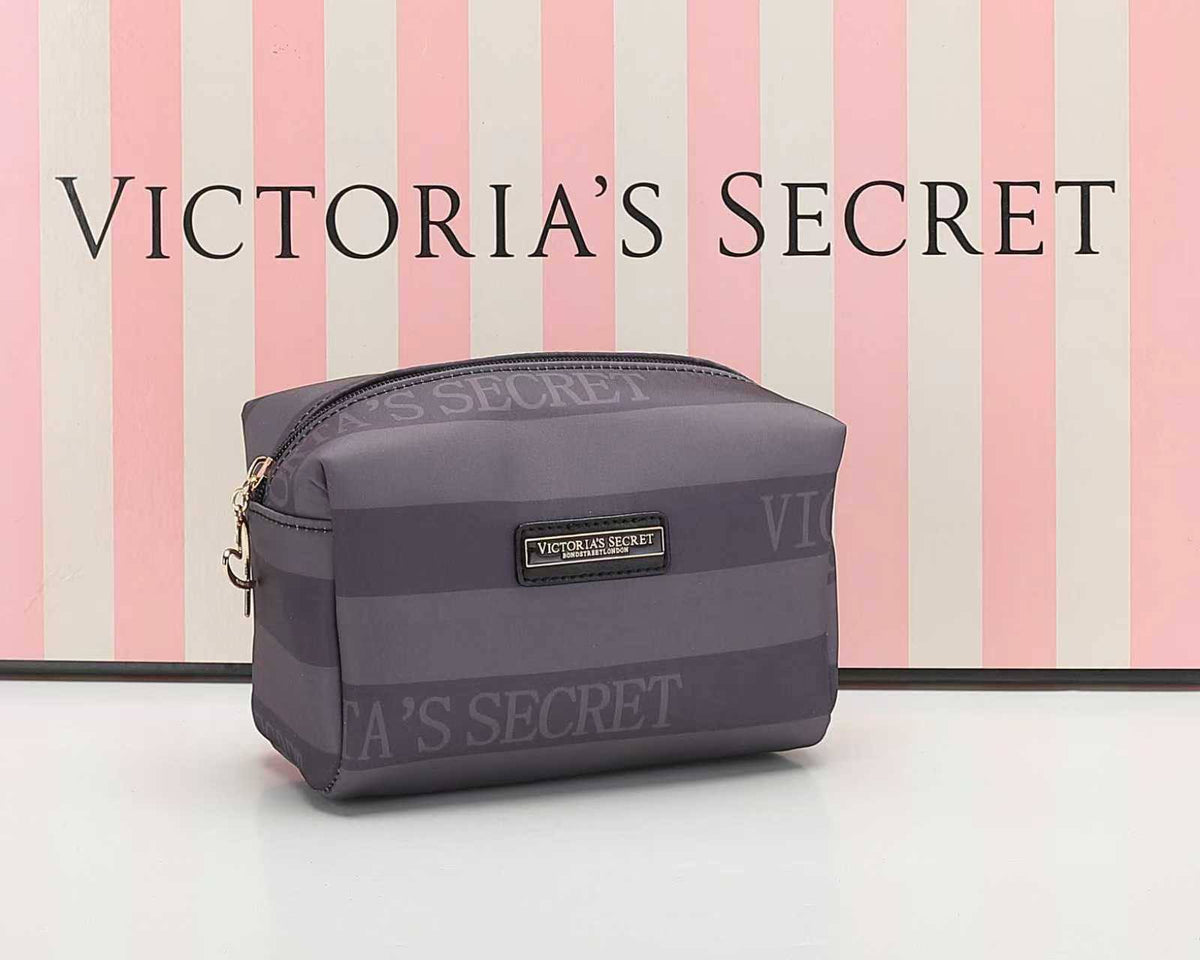Victoria's Secret 

make up 
pouch 
new came 
good quality 

30 dhs🇦🇪🇦🇪

Zain295
♥️♥️♥️