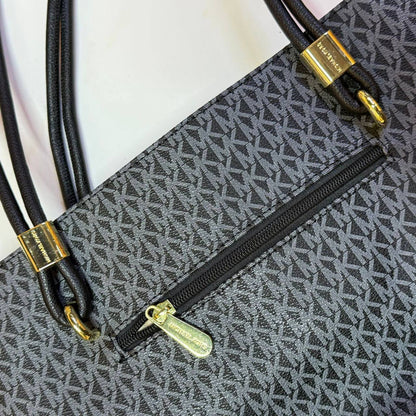 MK 
GOOD QUALITY 
110 dhs✅
SIZE : 32cm

Zain295
♥️♥️♥️