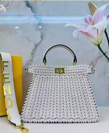 Fendi
150 dhs✅

Zain143
♥️♥️♥️