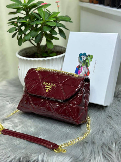 Prada
85 dhs✅
With box

Zain219
♥️♥️♥️