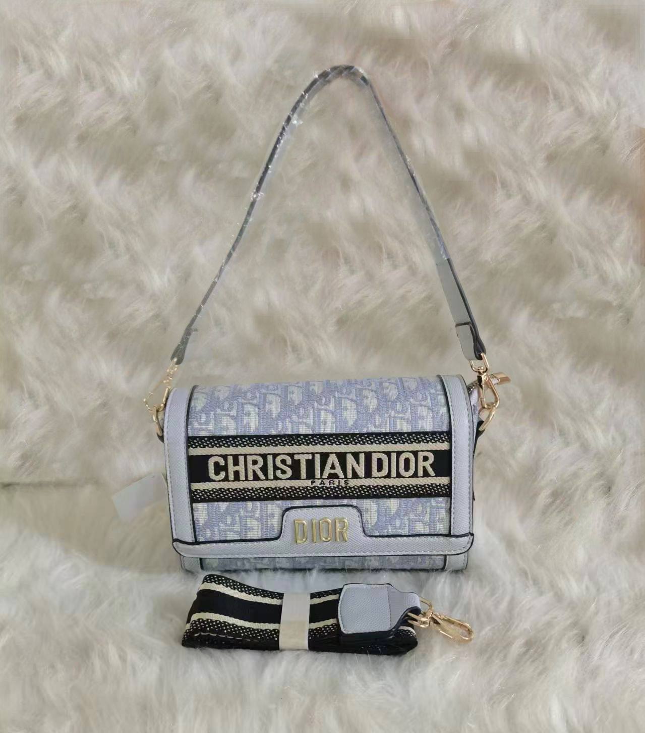 Dior
70 dhs🇦🇪🇦🇪

Zain50
♥️♥️♥️