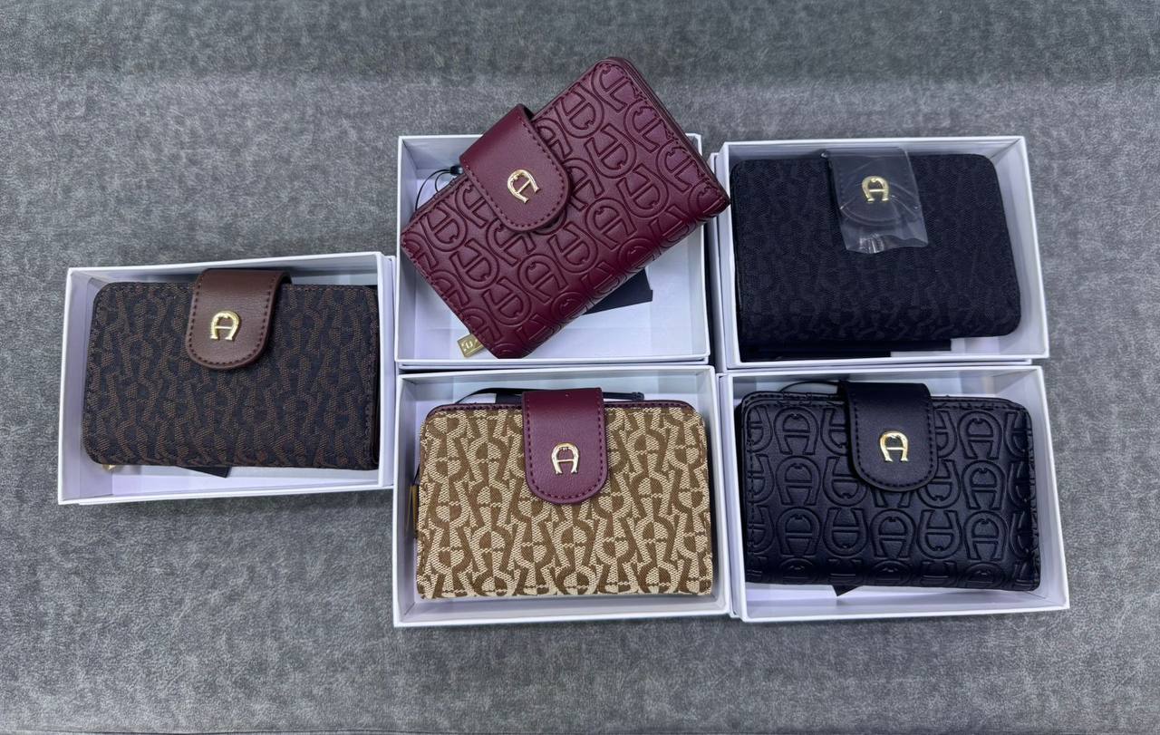 Wallets

with box
🎁🎁🎁

45 dhs✅

Zain114
♥️♥️♥️