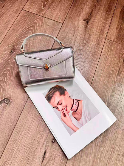 Bvlgari 
Best quality with box’s 
110 dhs🇦🇪🇦🇪
size 18 Cm

Zain290
♥️♥️♥️